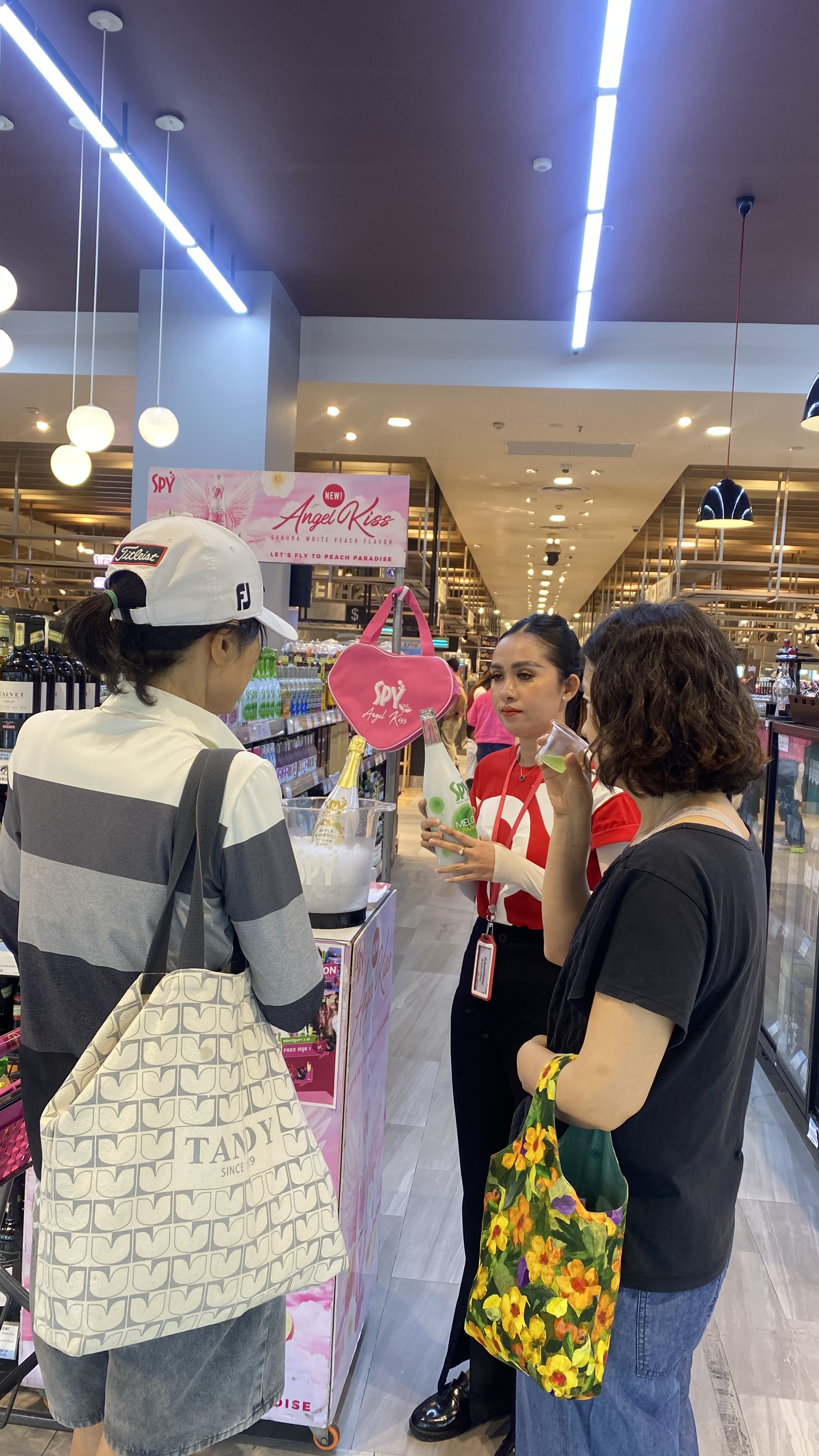 SPY Sparkle Fruit Revolutionizing FMCG Distribution with Da Houg Heng 25th December at Makro Cambodia - Image 8